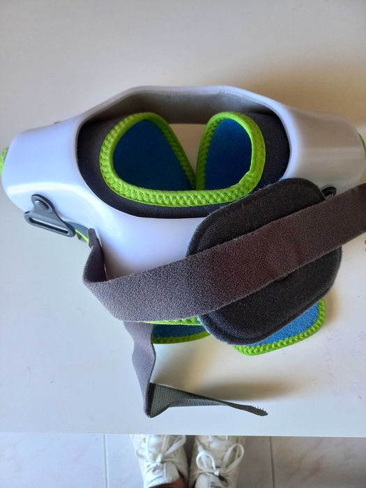 Tala displasia ligeira da anca bebé -coluna de splint