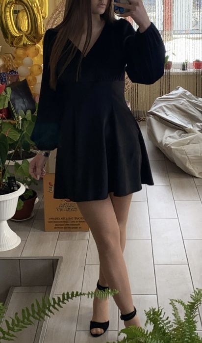 Нова чорна сукня