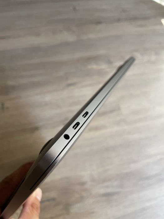 Macbook Pro 15 i9 32GB GFX 4G 500 SSD