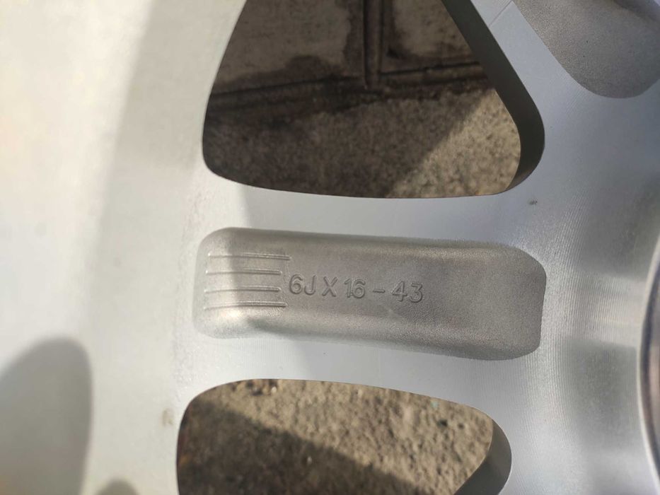 Bridgestone Potenza RE050 205/50 R16 87V + Диск kia 16" et43 4x114,3