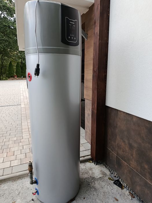 Pompa ciepła do wody użytkowej ze zbiornikiem 200l.