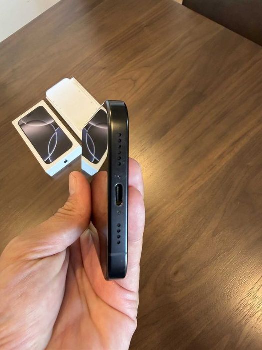 Iphone 16 Pro Max - 256GB - titânio preto - como novo