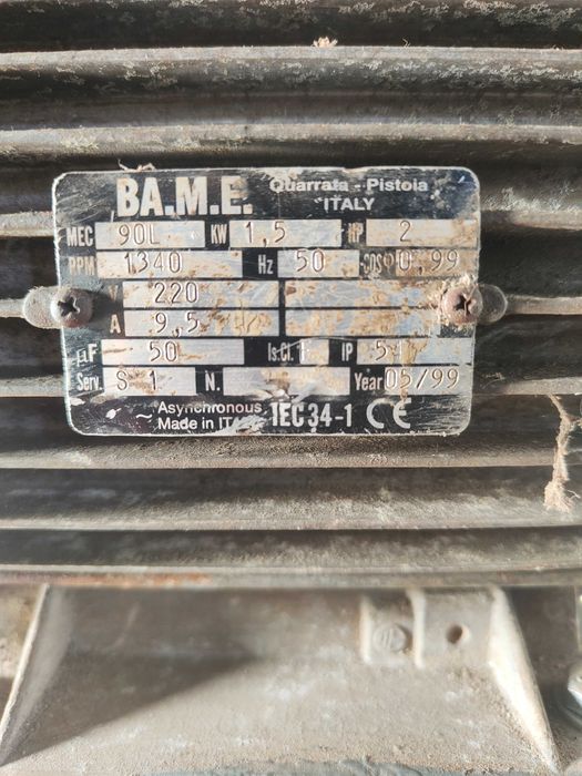 Moinho elétrico de partir milho e fazer farinha