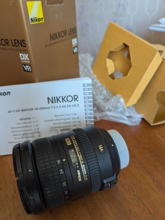 Об'єктив Nikon AF-S 18-200mm f/3.5-5.6G ED VR II
