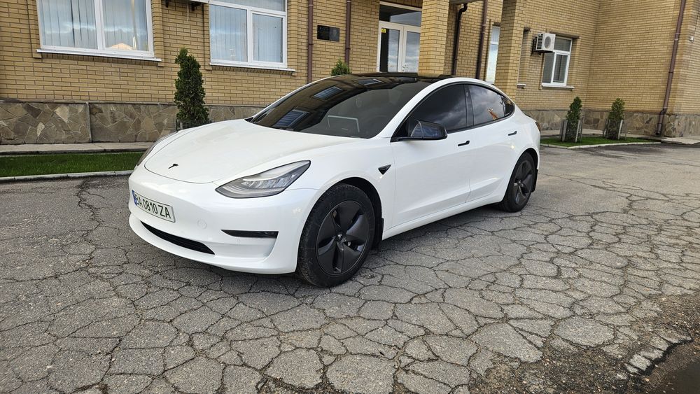 Продам tesla model 3
