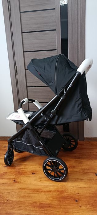 Нова прогулянкова коляска від Carrello