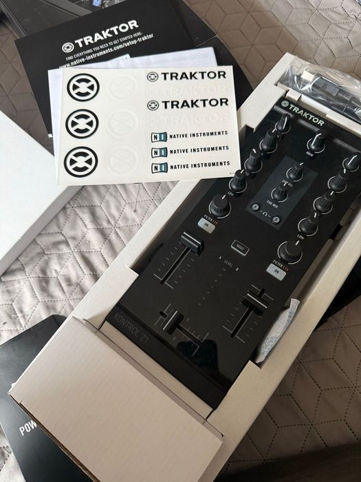 Контролер Native Instruments, Traktor Z1