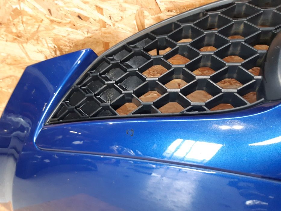 Maska Mazda 3 z grillem kolor niebieski