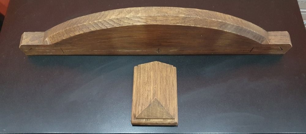 Stary zegar wiszacy korona