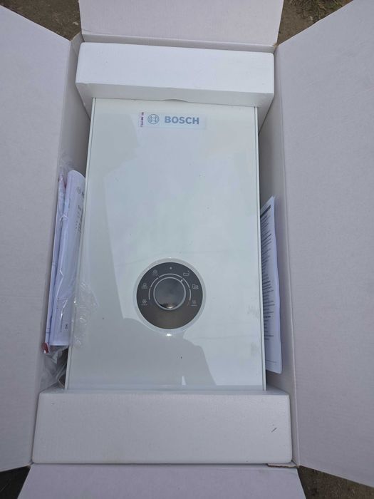 Przepływowy ogrzewacz wody Bosch Tronic 5000