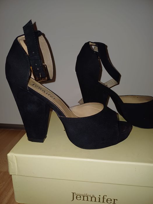 Sandały na słupku i koturnie Jennifer