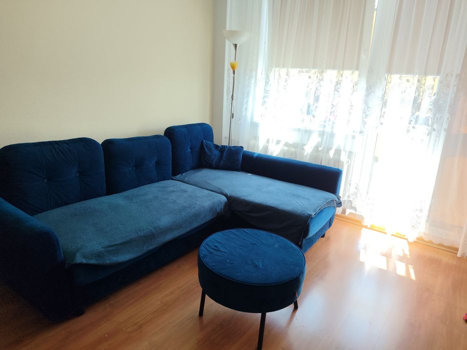 Narożnik z funkcją spania oraz pufa