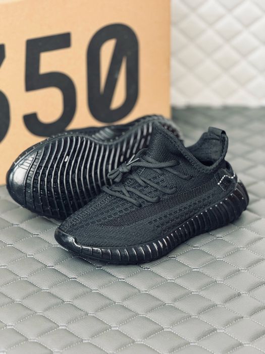 Adidas Yeezy Boost 350 all black кроссовки женские Адидас изи черные