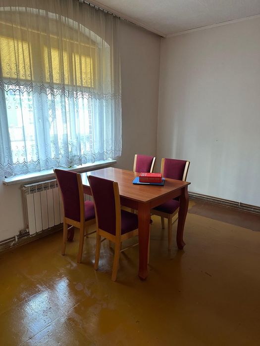 Sprzedam stół i cztery krzesła