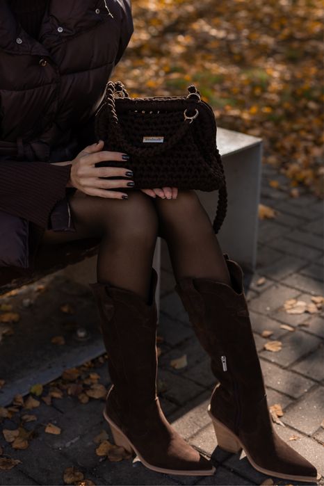 Казаки укр.бренд, коричневі замшеві, розмір 38, каблук 8 см: 3 500