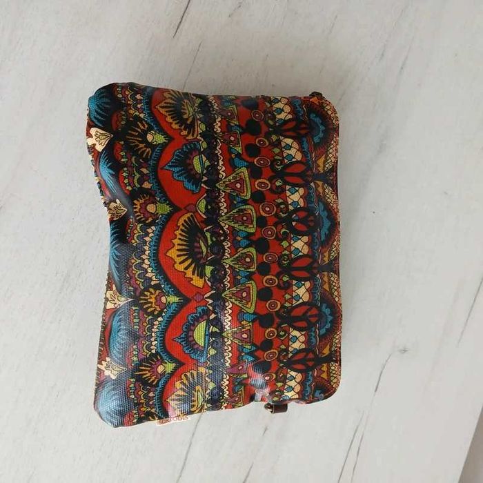 Oryginalna kosmetyczka / etui Sakroots – kolorowy print boho