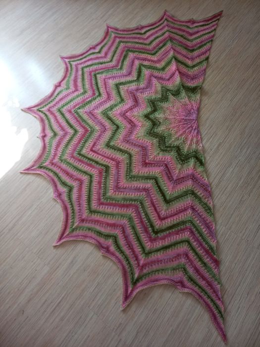 Chusta zorza ręcznie robiona na drutach