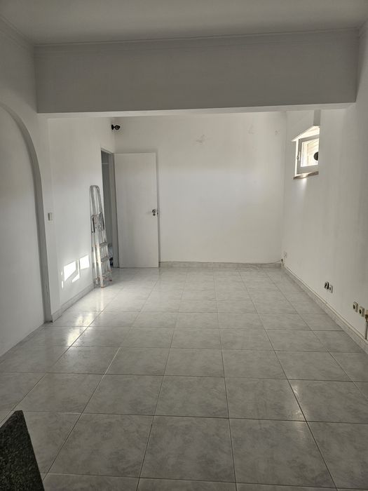 Quarto para arrendar em Queluz, perto da estação CP