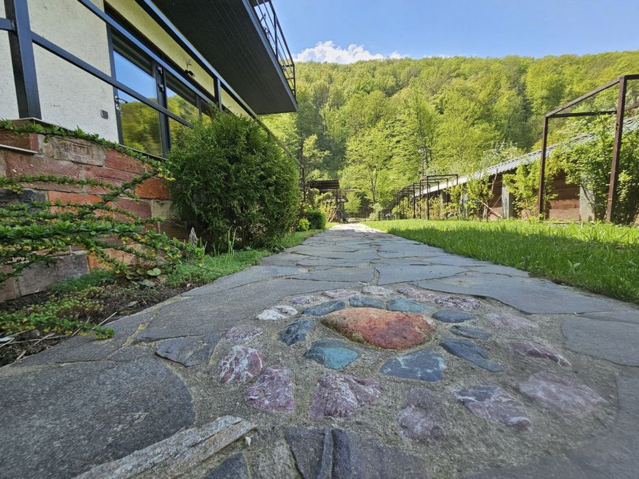 Будинок в горах подобово ”Soloma house” , чан на березі гірської річки