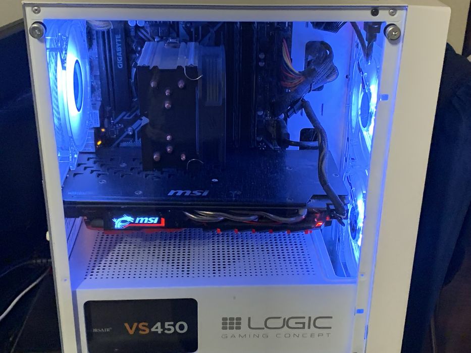 Witam sprzedam Komputer gamingowy  z windows 10