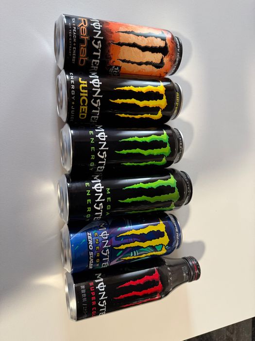 Latas monster energy drink