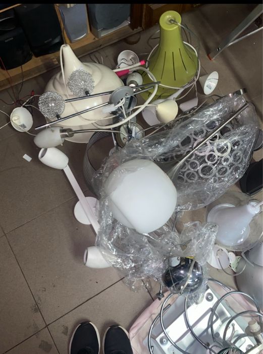 Varios candeeiros  de exposiçao