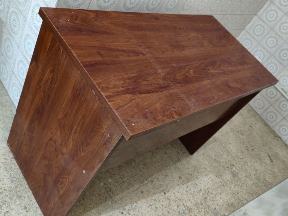 Secretária folheado madeira escura