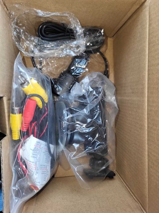 CarPlay, Android Auto, Діагональ 17.78 см. Камера заднього виду, GPS.