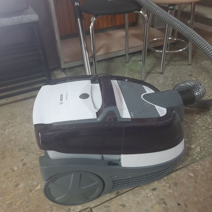 Пилосос миючий з аквафільтром Bosch BWD41740
