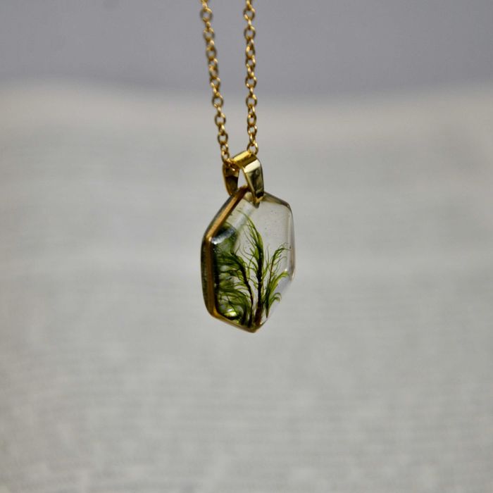 Wisiorek heksagon z mchem