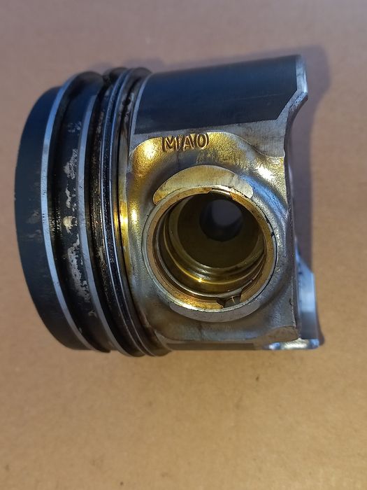 Продам поршня до двигуна атомобілівVW Skoda  audi зтип двигуна BMP 2.0