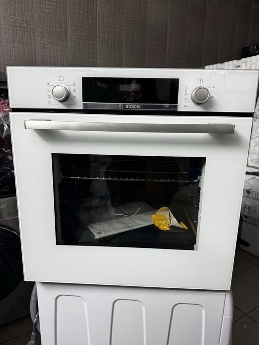 Вбудована  духовка  з піролітичним очищенням біла  Bosch hba573bv0