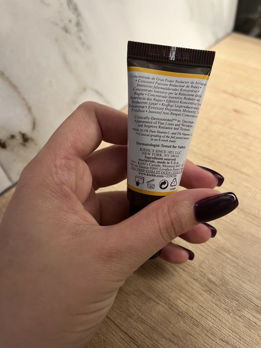 Kiehl’s powerful-strength line-redusing concentrate, vitamine C