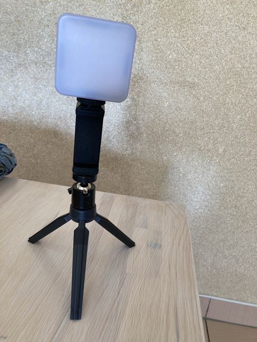 Штатив тринога з підсвіткою