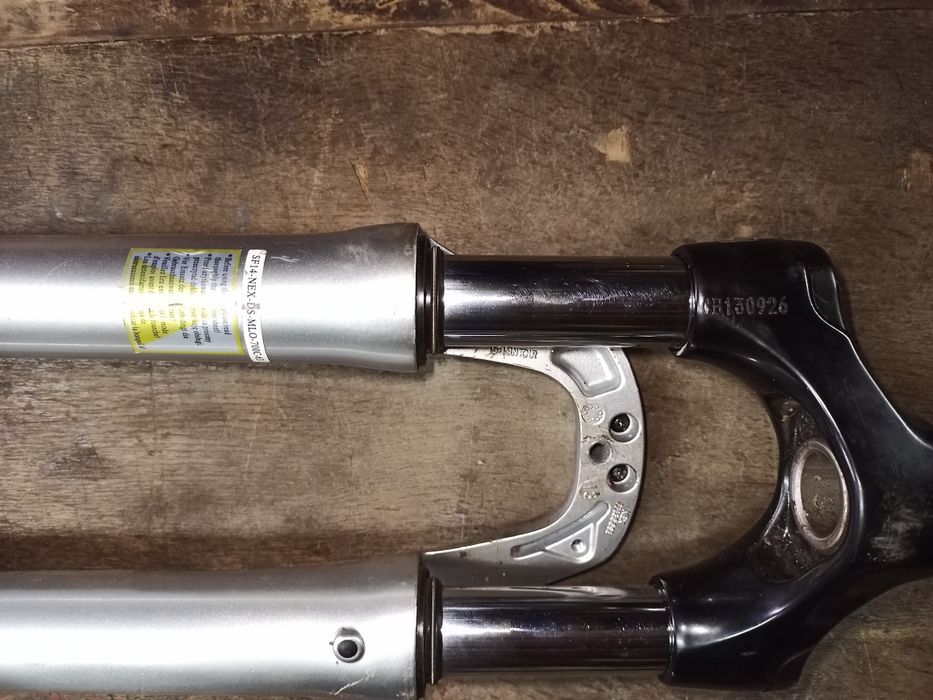 Велосипедна вилка SR Suntour sf14-nex-ds-mlo-700-63