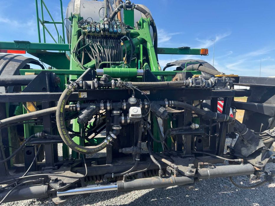 самохідний обприскувач John deere 4930