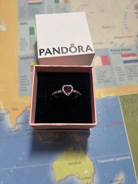 Anel coração vermelho pandora 58- nunca usado