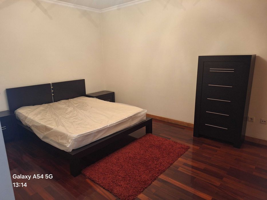 Aluga-se T3 mobilado e com garagem