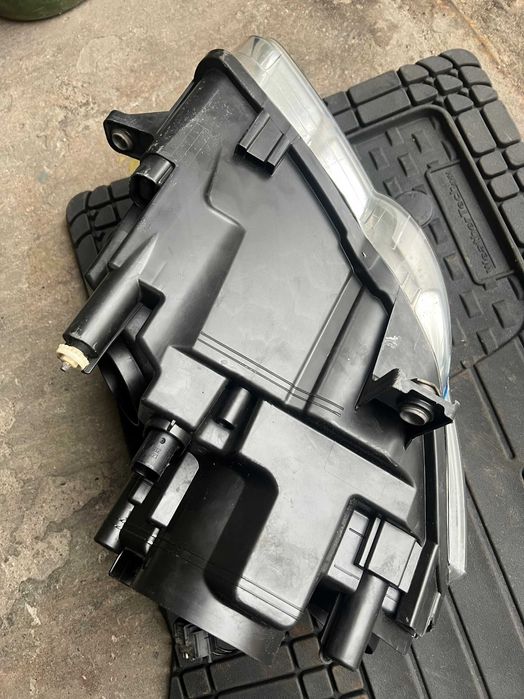 Фара левая передняя VW Passat В6  Hella / 1EL 247 014-05