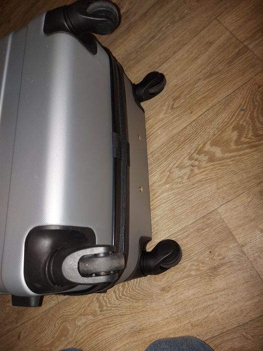 Walizka szara jak nowa