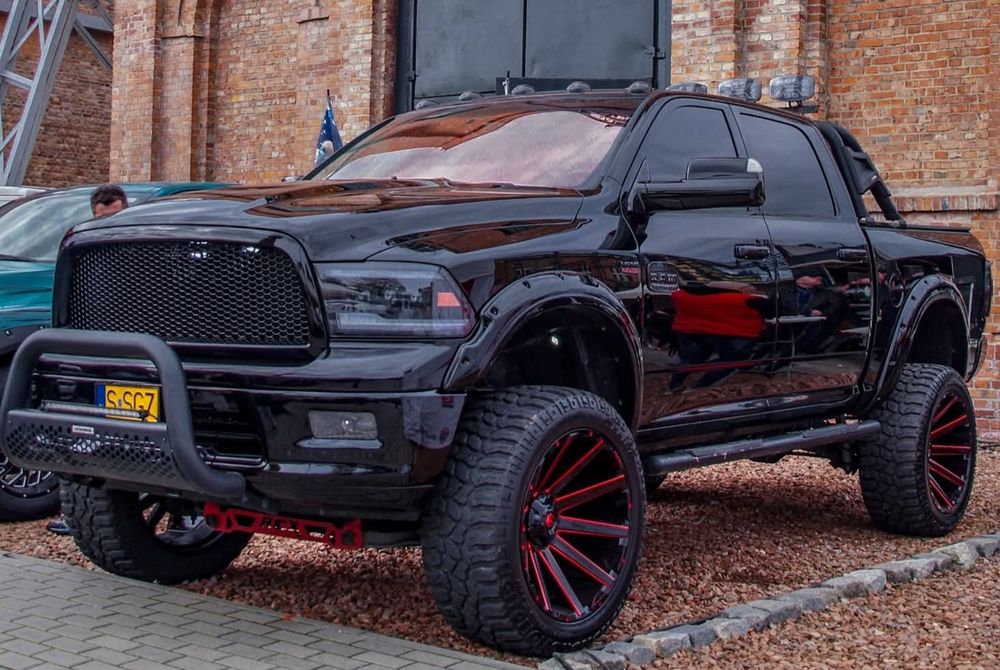 DODGE RAM Chrysler 300C Srt8 Radiowóz Chevrolet Caprice Wynajem Ślub T