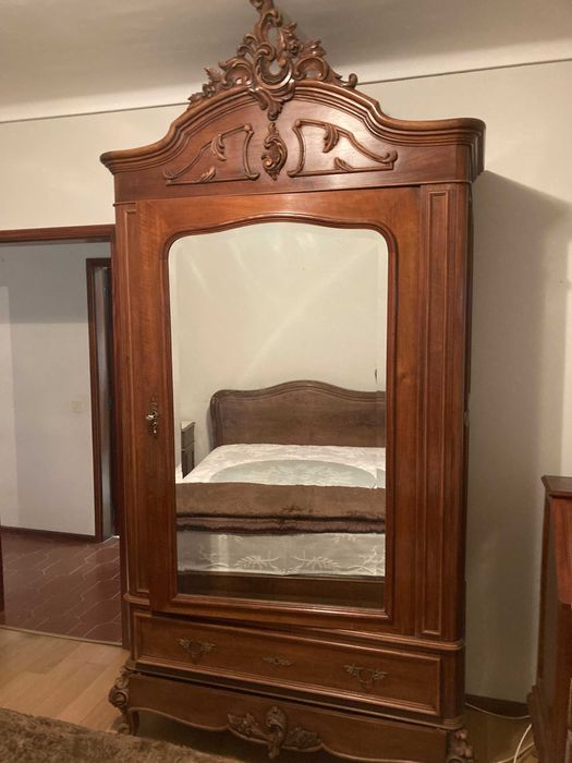 Mobiliario antigo para venda em conjunto ou como peças separadas