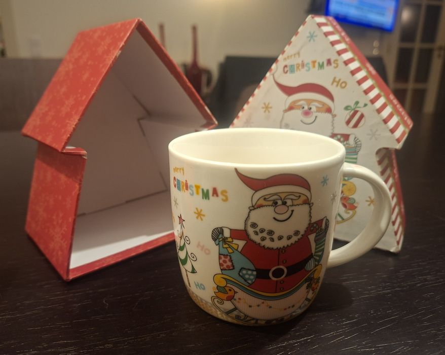 2 canecas de Natal com caixa Kasa