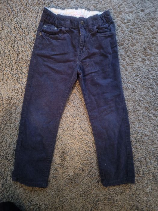 Komplet dla chłopca biała koszula i spodnie sztruksowe