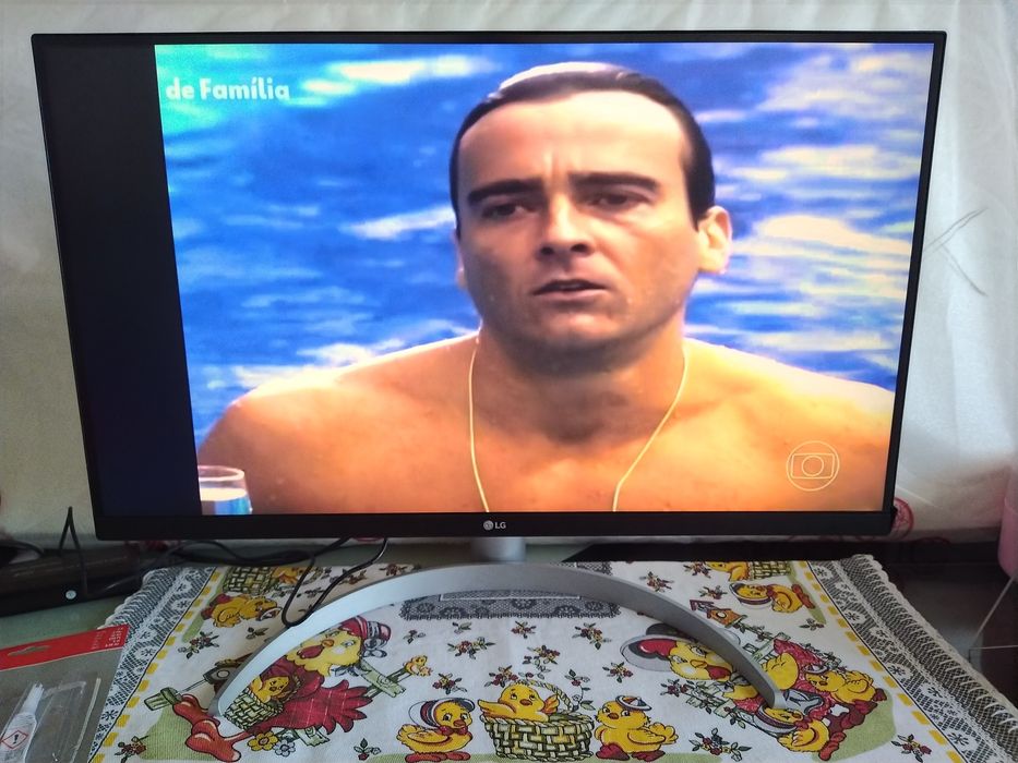 Monitor LG 27UN83A-W, UHD 4K de 27 polegadas. TV casa quarto apartamen