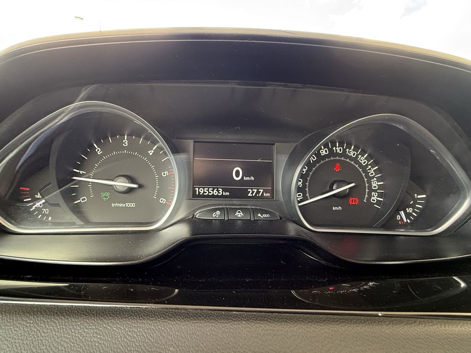 Peugeot 208 1.6 HDi 115cv Coupé Allure | Nacional | Full Extras | 2012 | Garantia 12 Meses Incluída | Possível Financiamento