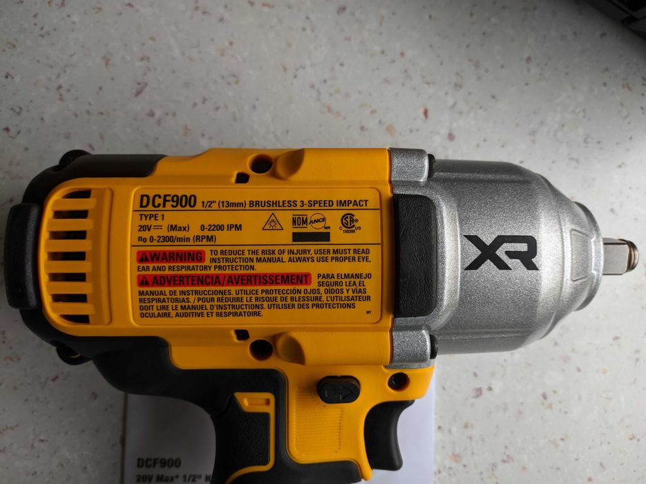 Бесщеточный ударный гайковерт DeWalt DCF900P1 ½" (обновленный DCF899)