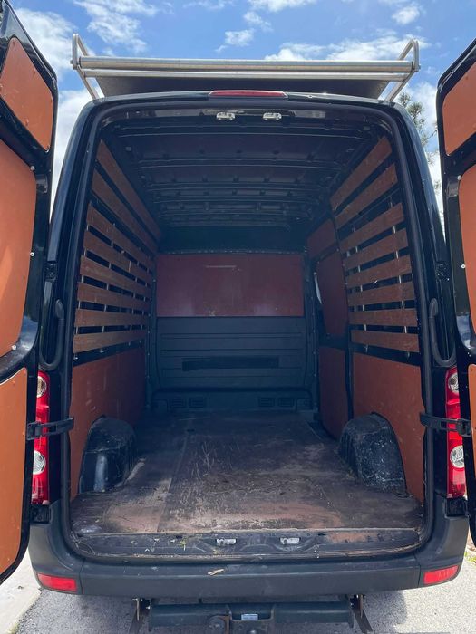 VW Crafter com porta bagagem