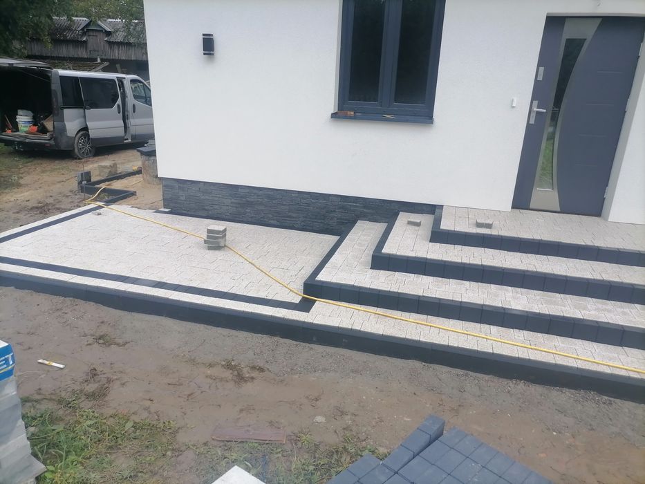 Układanie kostki brukowej opaski chodniki tarasy