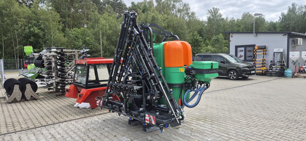 Opryskiwacz hydraulicznie rozkładany Tolmet Xsara 600, 800, 1000, 1200 Bruno X Borys Biardzki